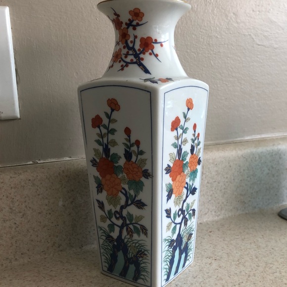 Andrea by Sadek porcelain hand painted vase - Picture 2 of 5